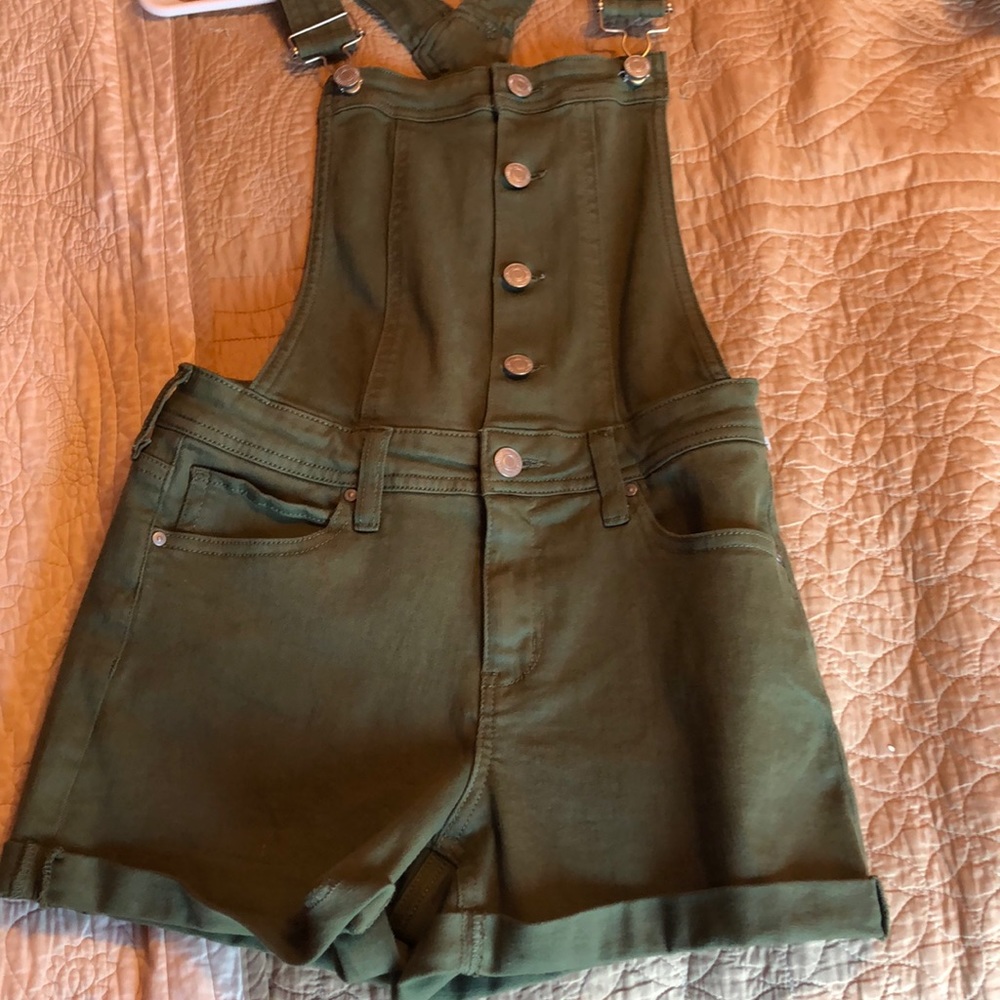 Pull over olive green